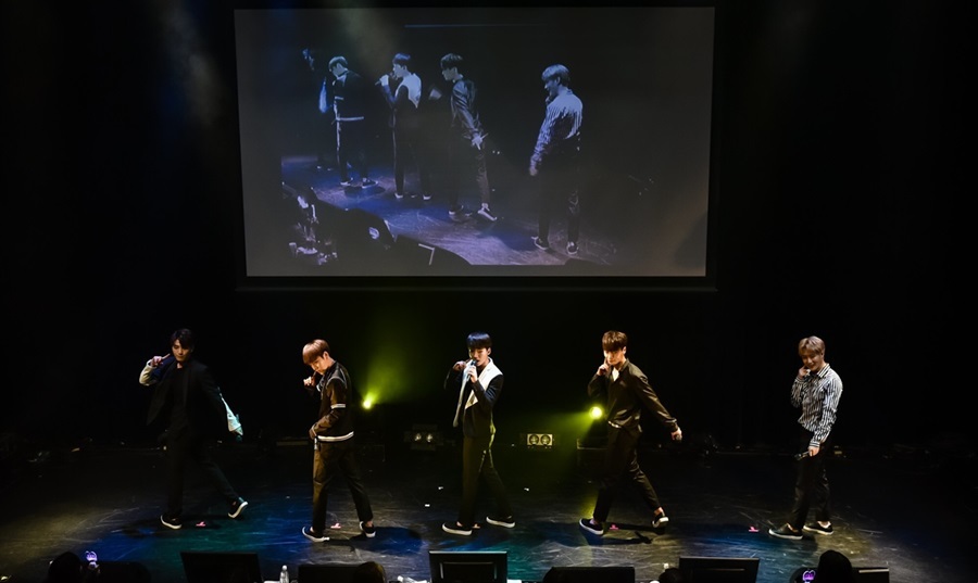 leapeachy's tweet photo. [♥]100% PREMIUM LIVE "WHITE LOVE"
170314　Billboard Live Tokyo
170317　Billboard Live Osaka

#백퍼센트 #100Percent #ペクポ #민우 #록현 #종환 #찬용 #혁진 #ミヌ #ロッキョン #ジョンファン #チャニョン #ヒョクジン #백퍼센트_고맙고_사랑해 https://t.co/WK1VTzOKL2
