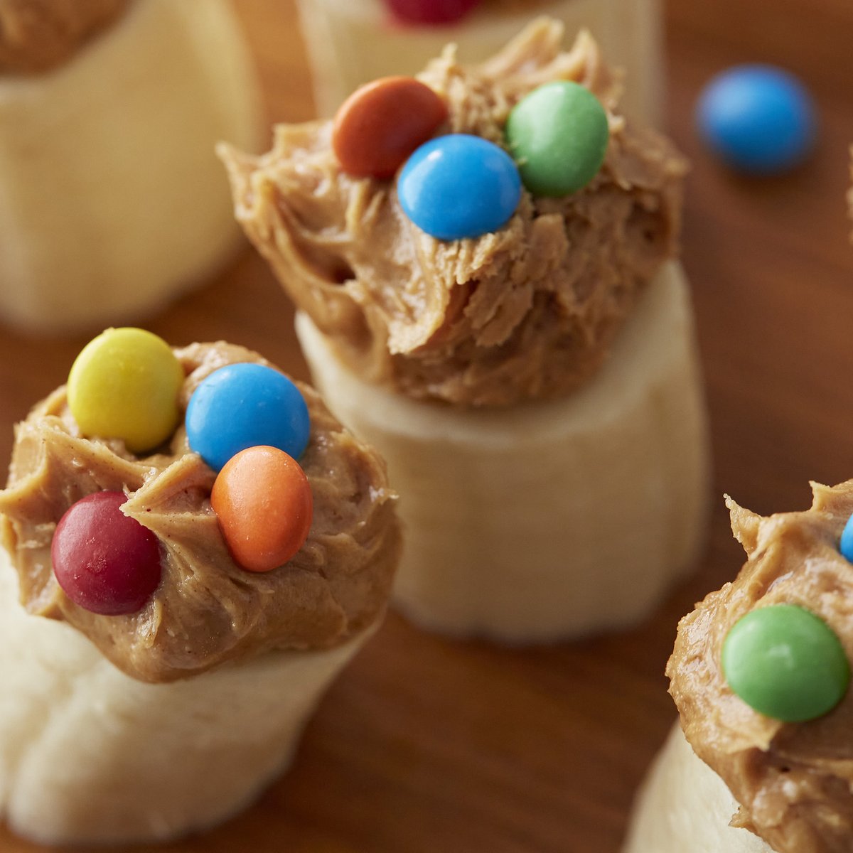 PeterPanPB's tweet photo. Whip up these sweet treats using Peter Pan® Peanut Butter, banana slices, and chocolate candies. Thank us later. 😋 https://t.co/c6vFXHBtuE