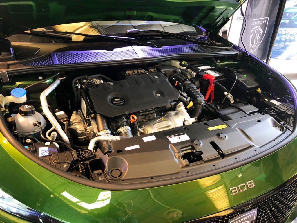 SalonAutoPau's tweet photo. On a ouvert pour vous le capot de la nouvelle #Peugeot308 ! Qu’en pensez-vous ? 😃
👋 Disponible dans le Hall Aspe avec la concession ABCIS PYRÉNÉES 📌 https://t.co/17fhZrcnDN