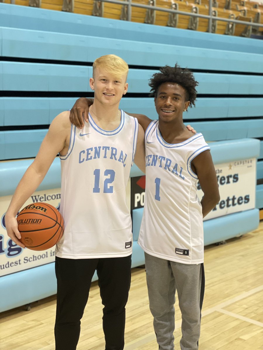 senior pics ha worddddd🥶