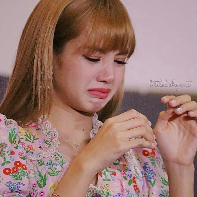 M.n đừng nản lòng các bn hãy nghĩ về những sự bất công mà yg đã lm vs chị ấy hãy cố gắng trend thật nhiều để đòi lại công băg cho cô gái  tội nghiệp ấy
#YGLetLisaDoHerJob
#YGLetLisaDoHerHerWork 
#YGLisaDoHerWork