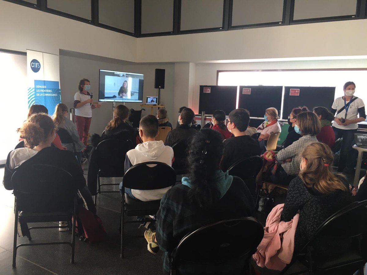 CNRS_dr17's tweet photo. #FDS2021 🧐 | Le @CNRS_dr17 organise à l'@Espace_sciences de #Rennes, un parcours sensoriel de découvertes scientifiques adapté aux enfants déficients visuels avec @chimie_ISCR, #ECOBIO, #CReAAH, #IRMAR, @LAUM_UMR_6613 suivi d'une rencontre avec une doctorante du @LaboratoireAAU. https://t.co/SYZlZmEslE