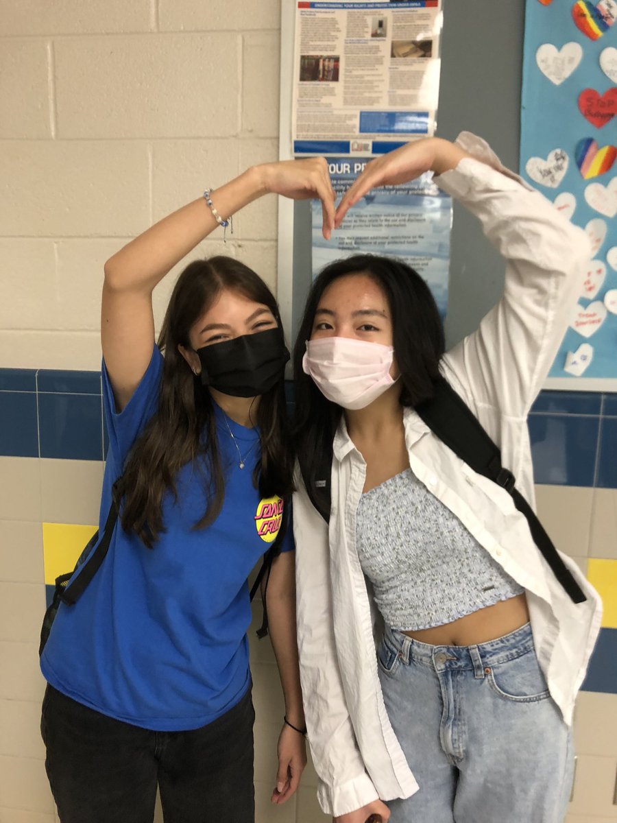 jrlhs2024's tweet photo. Spirit in the halls! #lancerspirit24 https://t.co/G2c44zPEks