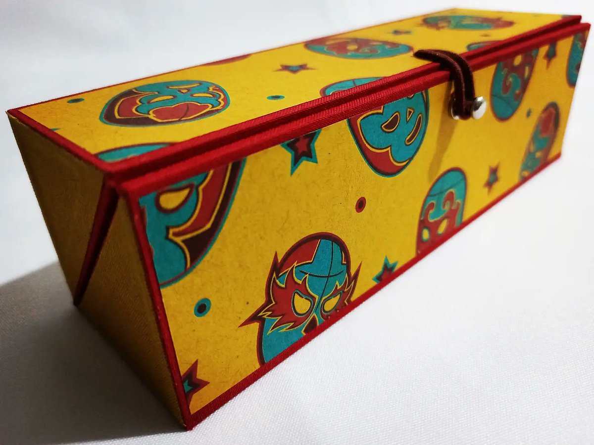 SanchoSansores's tweet photo. Lapicera Mascaras luchadores
Medidas 21 x 6 x 6 cm.
#caja #lapiceras #lapiceraspersonalizadas #box #boxmaking #handmade #hechoamano #mascaras #luchalibre #papeldecorado https://t.co/RywAkxuiOF