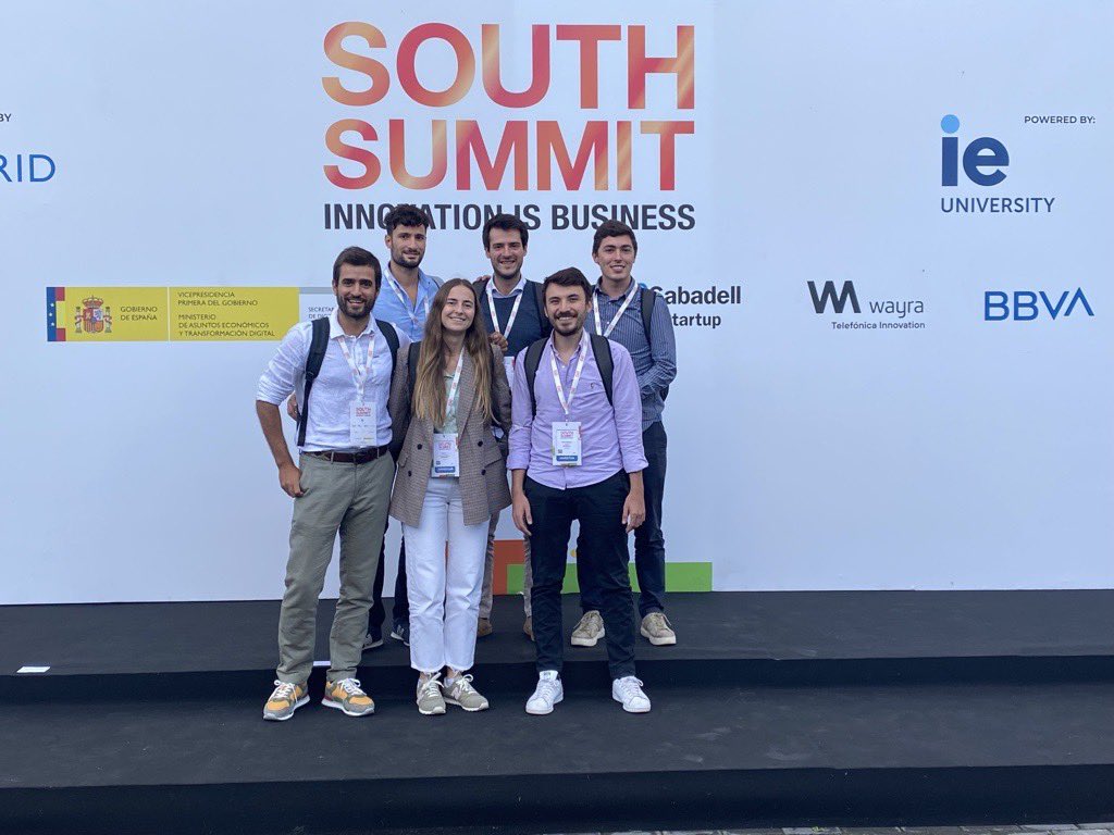 Un primer #SouthSummit21 muy divertido. Que bien salir de las pantallas y poneros cara y cuerpo a todos, alguna sorpresa me he llevado. Dejo una foto del team de <a href="/inveready/">Inveready</a> que se nos ve muy felices.