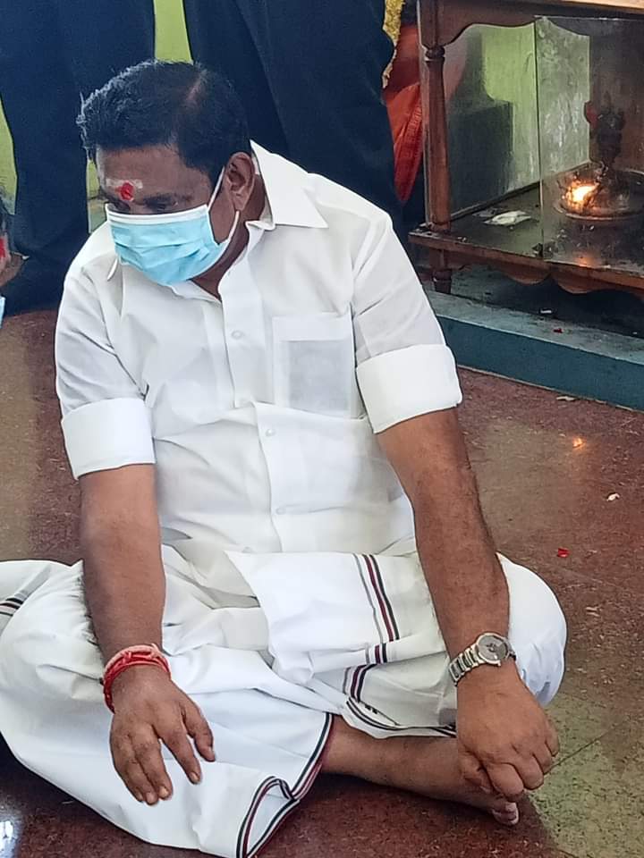 Senthil_TVK_'s tweet photo. எளிமையின் தலைமையில் நாங்கள்....✌️

அதிமுக ❤️🙏 https://t.co/fCTFYCjzBp