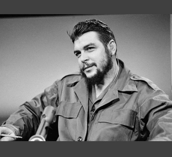 Trujillo_MRT's tweet photo. "La inspiración en la lucha, la inspiración en la tenacidad, la inspiración en la intransigencia frente al enemigo y la inspiración en el sentimiento internacionalista" Comandante #CheGuevara

Nos guía su convicción profunda en la victoria siempre. 

#TupamaroRebelde https://t.co/ffN2aL5TOX