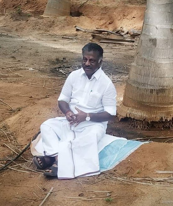 Senthil_TVK_'s tweet photo. எளிமையின் தலைமையில் நாங்கள்....✌️

அதிமுக ❤️🙏 https://t.co/fCTFYCjzBp