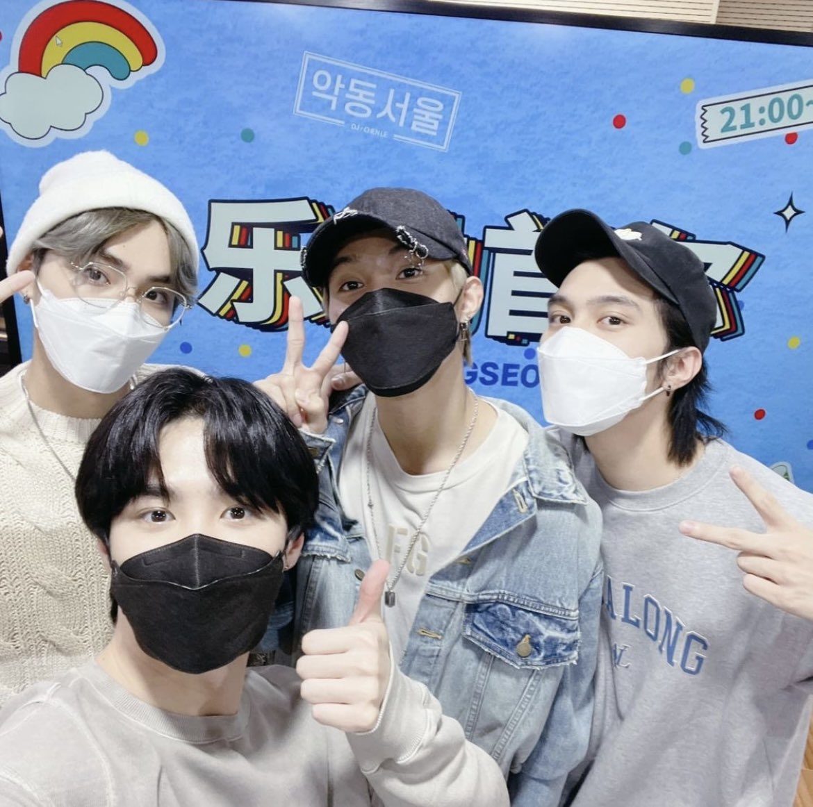 xiaojunmx's tweet photo. 211007 | #WayV #WeiShenV #威神V @WayV_official 

Actualización de tbsefm_yuedong en Instagram 

#XIAOJUN 💚 https://t.co/85is7jOn9s