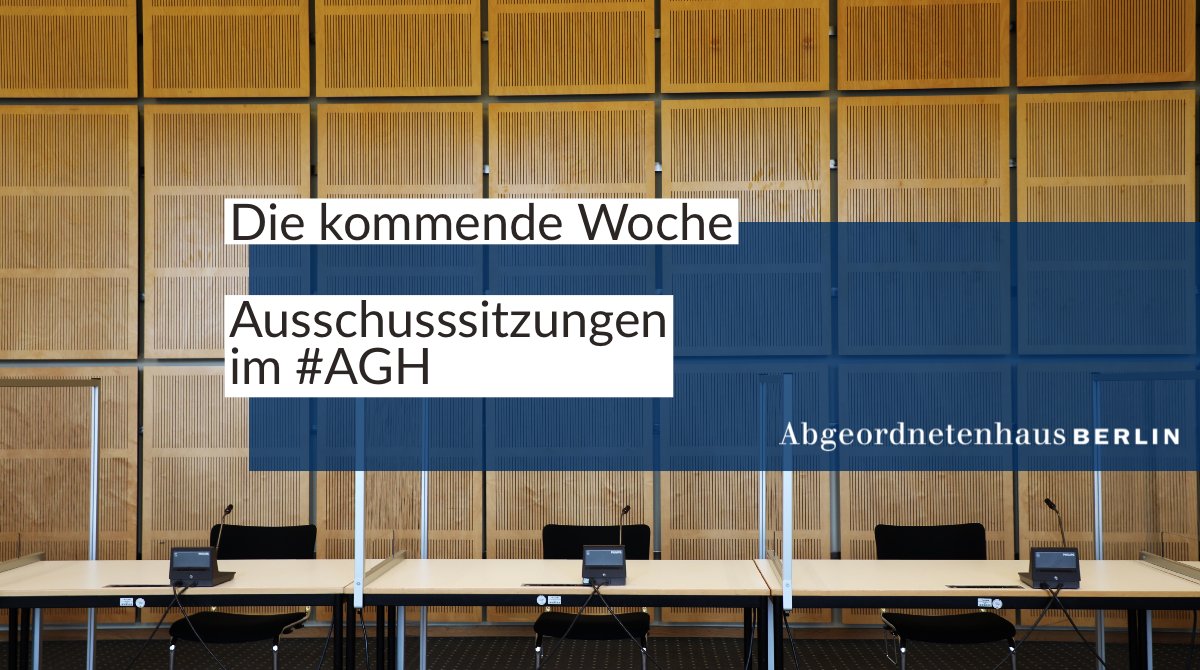 Das Bild zeigt ausschnittsweise einen Sitzungssaal mit dem Schriftzug "Die kommende Woche: Ausschusssitzungen im #AGH".