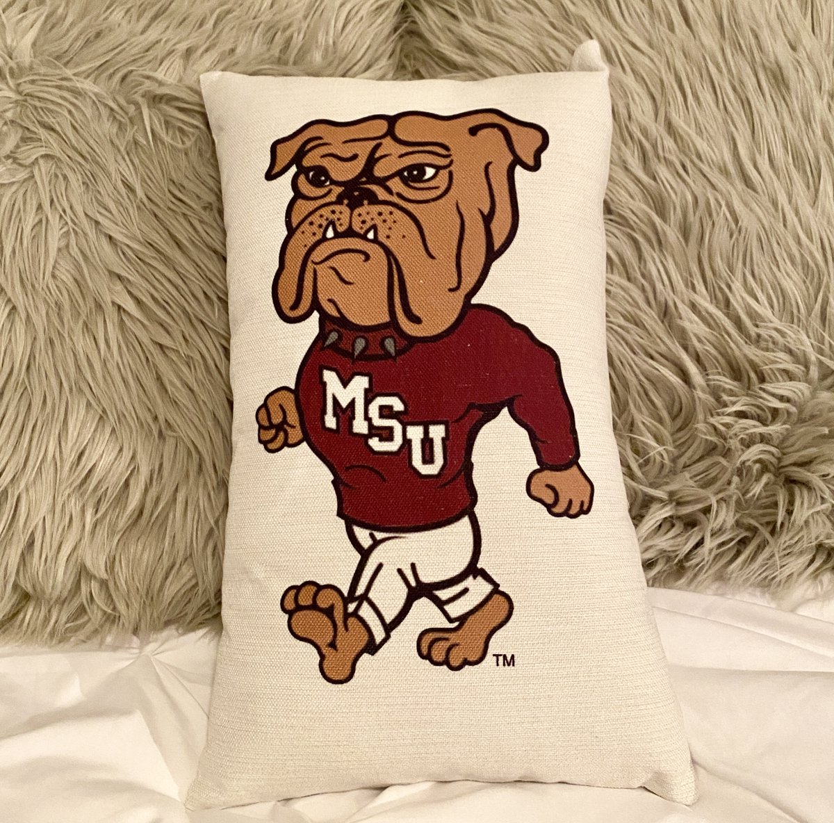 CBM_MSU's tweet photo. Walking Bully looks even better on this pillow π€©
#HailState #WalkingBully #GoDawgs https://t.co/U8gHuconQ6
