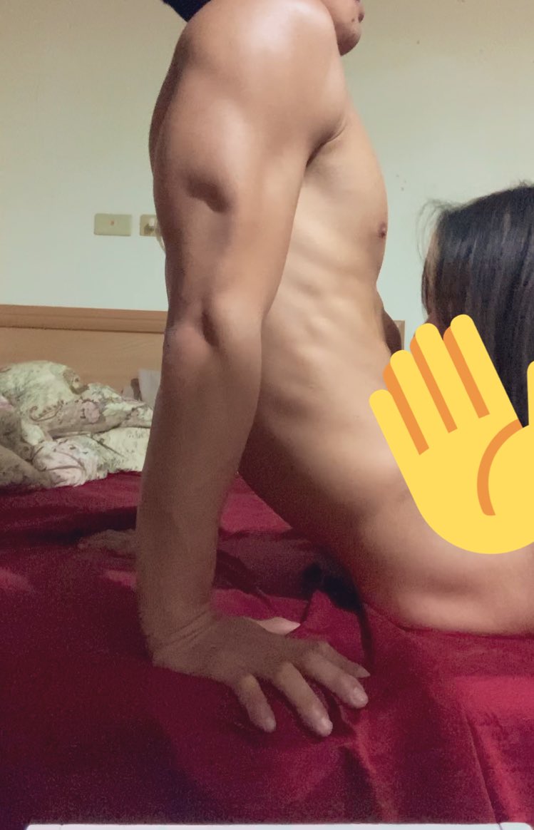 castingcad's tweet photo. 現實中的我倔強���要死
情慾縱橫的時候倒是很願意低頭
尤其是第一次要讓你闖進來
要被制壓得服服貼貼求饒以前還是得先低頭服侍一下再享受😌 https://t.co/UdWm5kZAtU