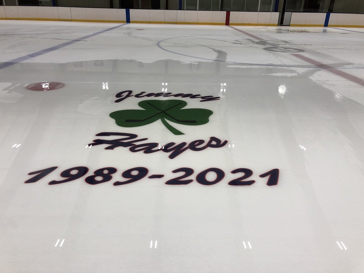 Nice touch by ⁦@DYHChiefs⁩ to honor Jimmy Hayes at Devine Rink in his home town of Dorchester. ⁦@MissinCurfew⁩ ⁦@spittinchiclets⁩
