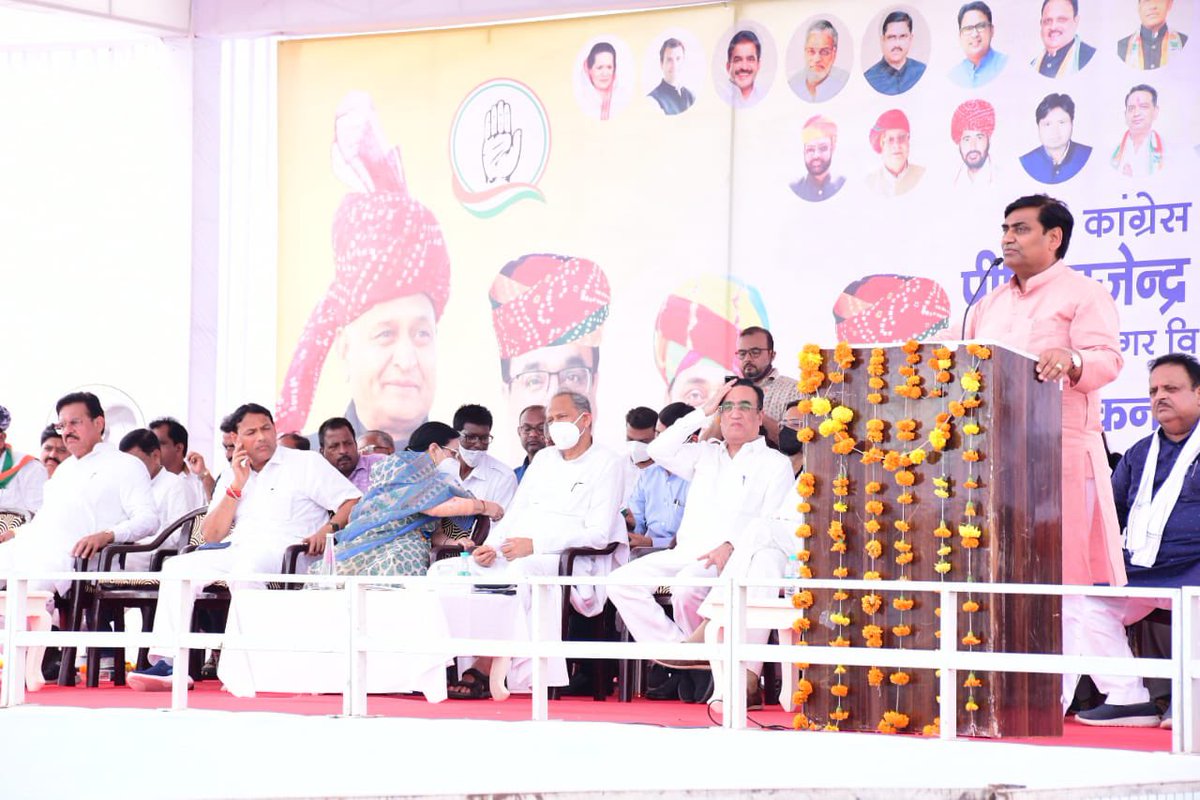 GovindDotasra's tweet photo. प्रदेश में आगामी विधानसभा उपचुनाव को लेकर आज वल्लभनगर से कांग्रेस प्रत्याशी प्रीति शक्तावत जी व धरियावद से कांग्रेस प्रत्याशी नगराज मीणा जी के समर्थन में विशाल जनसभा की। जनता से मेरी अपील है कांग्रेस सरकार की कल्याणकारी योजनाओं को ध्यान रखकर कांग्रेस को समर्थन दें और विजयी बनाएं। https://t.co/z7UUvyHgVI