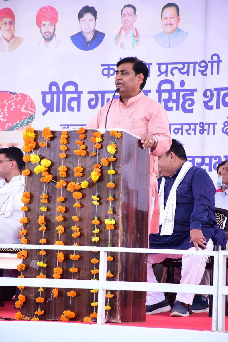 GovindDotasra's tweet photo. प्रदेश में आगामी विधानसभा उपचुनाव को लेकर आज वल्लभनगर से कांग्रेस प्रत्याशी प्रीति शक्तावत जी व धरियावद से कांग्रेस प्रत्याशी नगराज मीणा जी के समर्थन में विशाल जनसभा की। जनता से मेरी अपील है कांग्रेस सरकार की कल्याणकारी योजनाओं को ध्यान रखकर कांग्रेस को समर्थन दें और विजयी बनाएं। https://t.co/z7UUvyHgVI