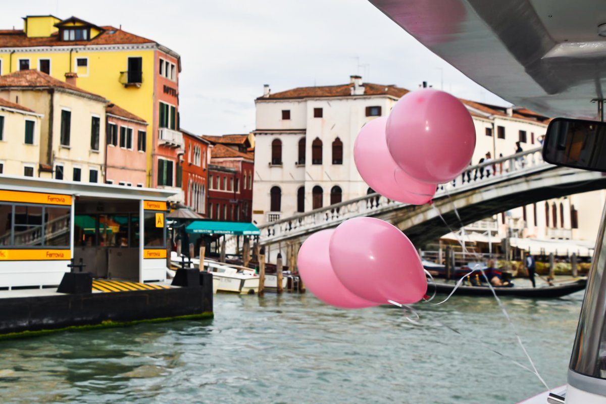 SimonVenturini's tweet photo. #SALUTE • È tornato il vaporetto rosa🎀

L'imbarcazione della prevenzione del tumore al seno ha effettuato il suo viaggio inaugurale attraverso il Canal Grande.

Obiettivo delle prossime tappe sensibilizzare alla diagnosi oncologica precoce.

Dettagli https://t.co/Wd0gR9AJcH https://t.co/cC6f4TbpQ7