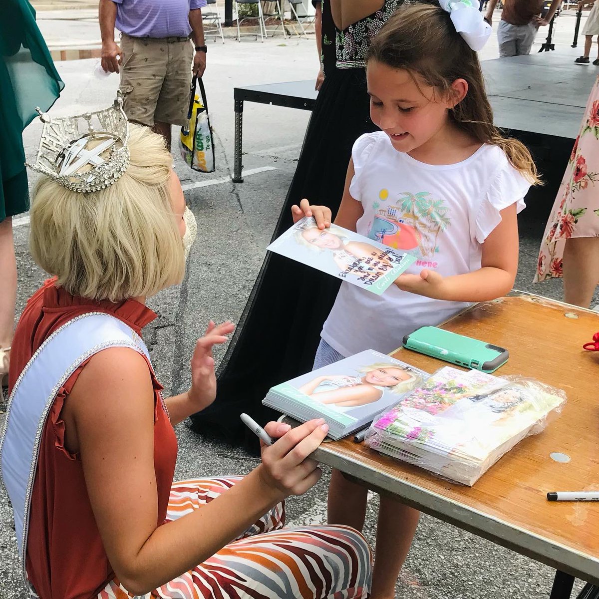MissAmericaNC's tweet photo. #weareproof that women are UNSTOPPABLE! I feel most empowered when I am able to inspire future generations to dream big! β€οΈ Today, @shopproof is donating 100% of proceeds to @missamerica to support MAOβs mission of championing women through scholarships! https://t.co/zMRPlWkOhG