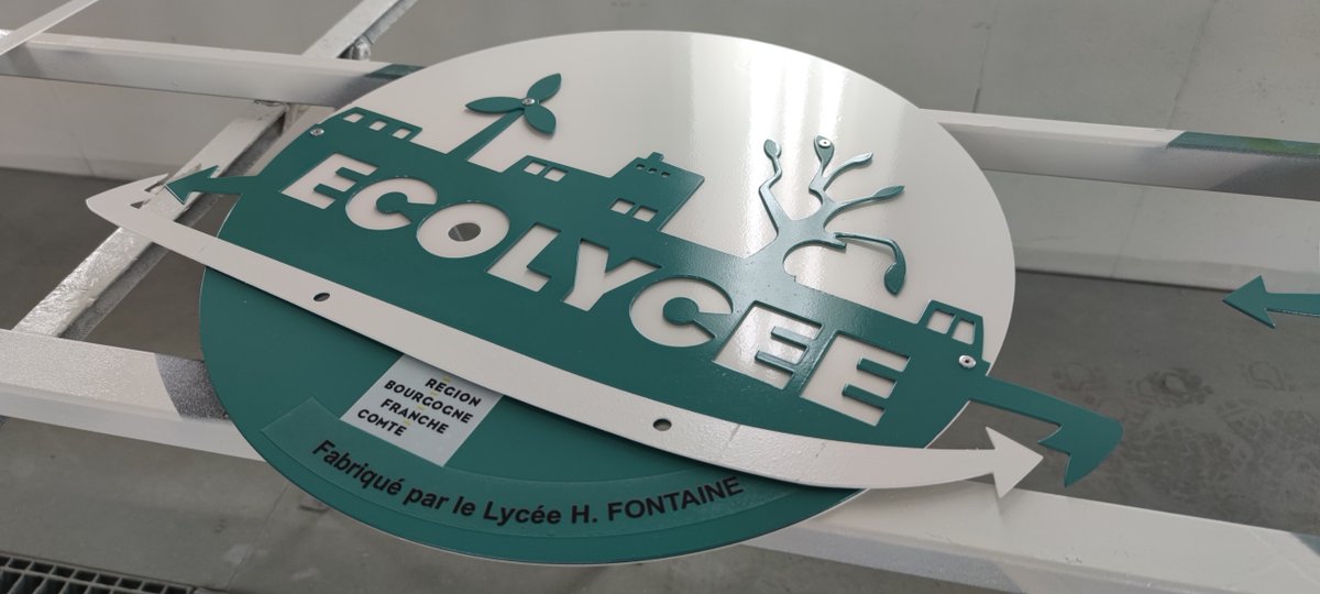 La plaque ECOLYCEE de la Région bourgogne-Franche Comté réalisée par la section métallerie du Lycée Hippolyte Fontaine...