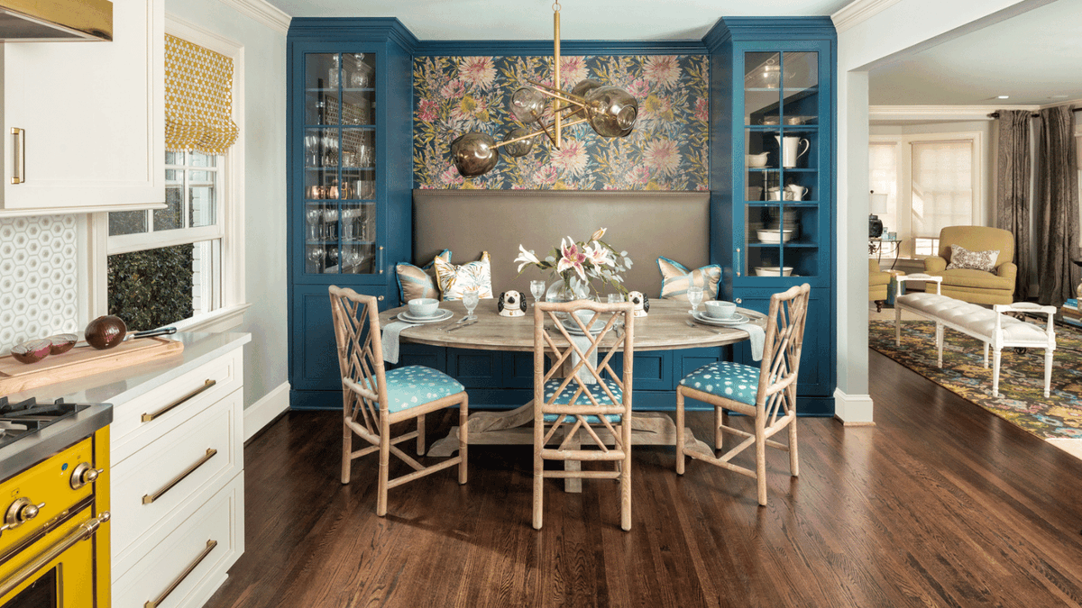 KettlerDesign's tweet photo. This kitchen is right out of a fairy tale with gold sink basins, sparkling light fixtures and fun colors. Enjoyed working with interior designer @ashleydelapp! #dreamkitchen #funkitchen
#karenkettlerdesign https://t.co/ayHcnlx4L7