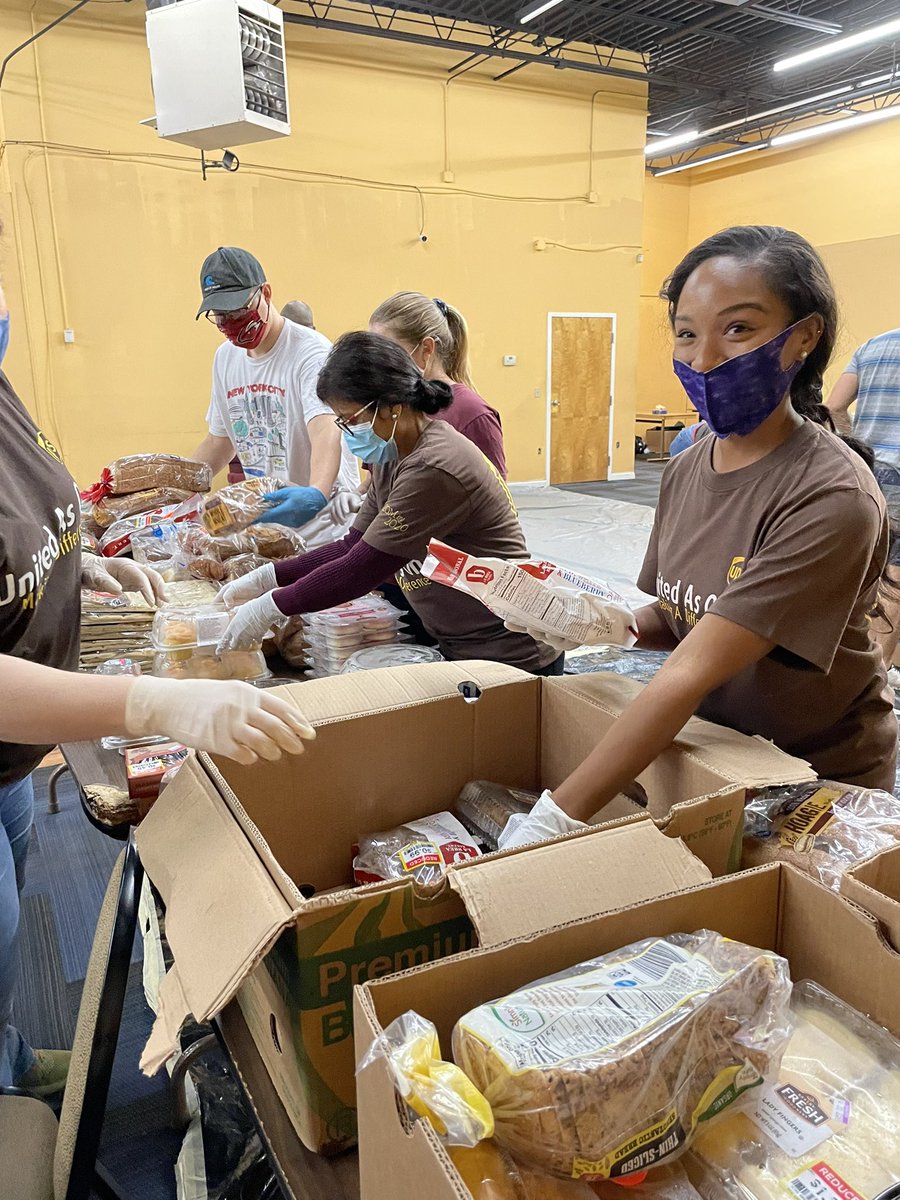 HandsOnAtlanta's tweet photo. High fives โ๐พ๐๐พ to Hands On Atlanta Week sponsors @UPS_Foundation for all the help and support today at @TLWUrbanAg and yesterday at Grace Community Church Food Pantry!
#behandson https://t.co/6XHGNs6fXP