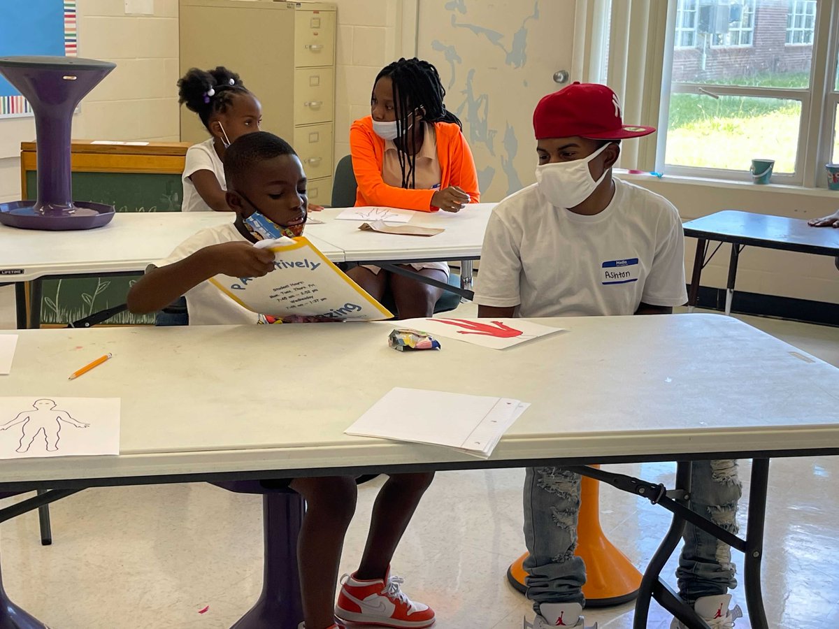 acesinmotion's tweet photo. AIM High School students started volunteering with Kids Count this week! They're learning leadership, collaboration, tutoring and enrichment assistance. On Fridays, twice per month, they'll be leading their own enrichment sessions where they come up with the curriculum! https://t.co/VlAVqo8ncE