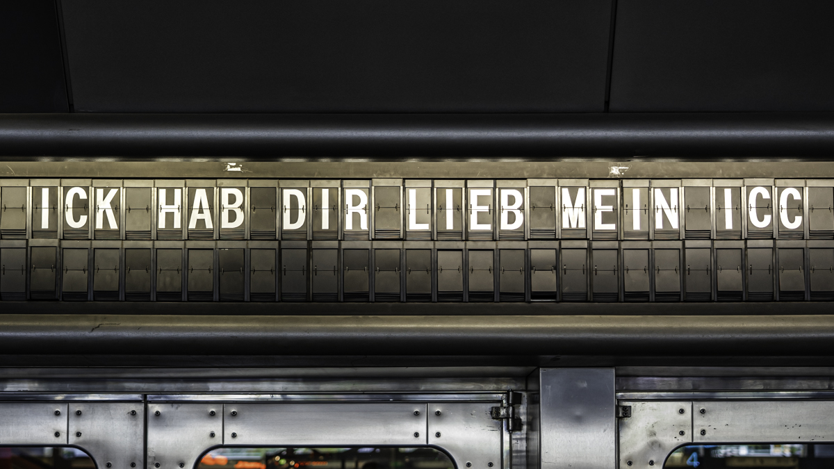 Berlin_Type's tweet photo. A few more images from our visit to the ICC yesterday, including another split-flap display…
#TypeInBerlin #ICCBerlin #TheSunMachine https://t.co/cNp1IqPVh2