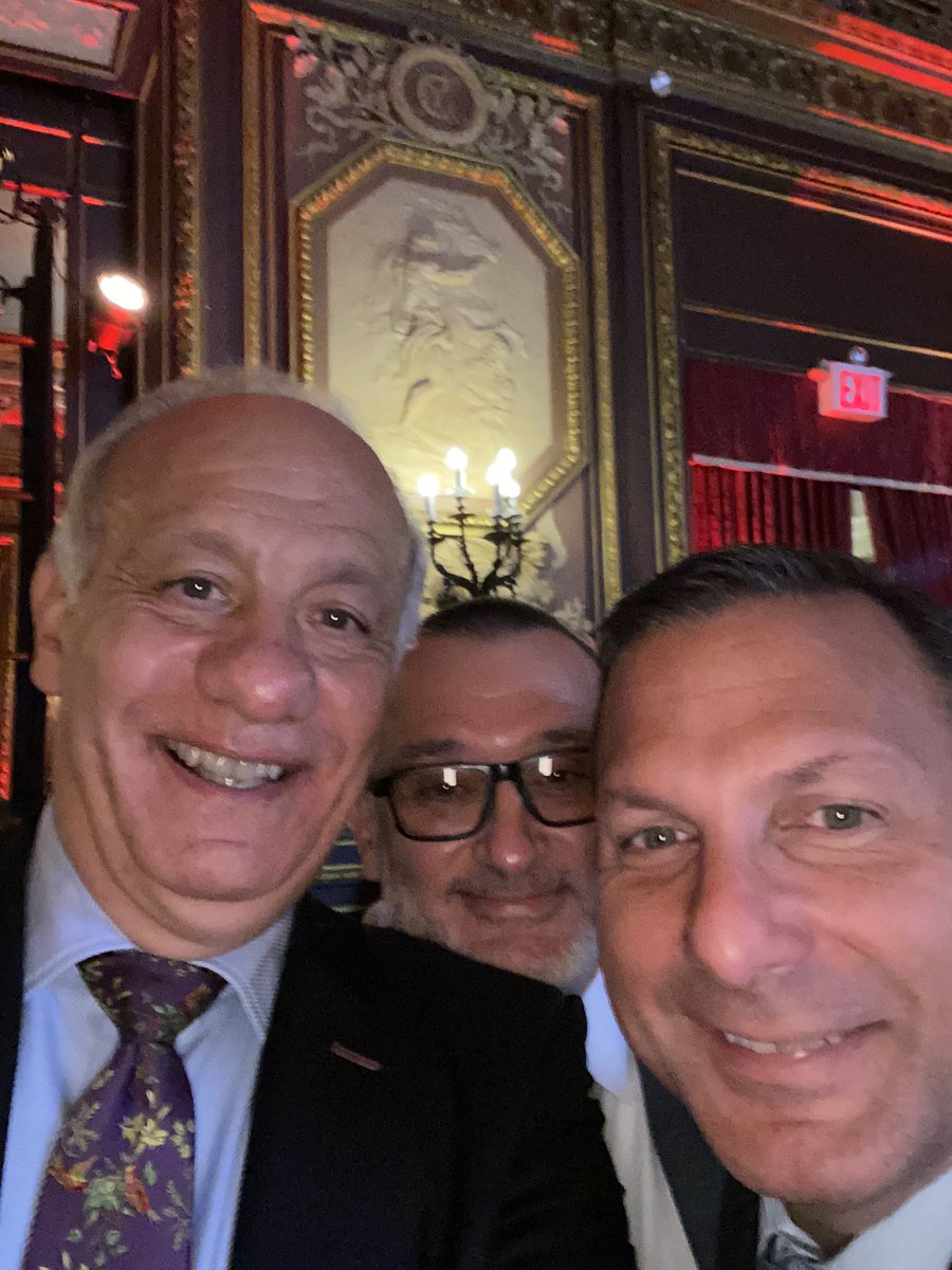 NotoriousNJV's tweet photo. I’M BAAAAAAAAAAAAACCCCCCCCCCCCCCCCCCCCCCKKKKKKKKKKKKKKKK! Great to be at #MetropolitanClub for @CabriniMission Dinner and see so many #sjubb fans! #RelationshipsDetermineResults #WorkTheRoom #EveryGiftCounts https://t.co/AqhnourSlm