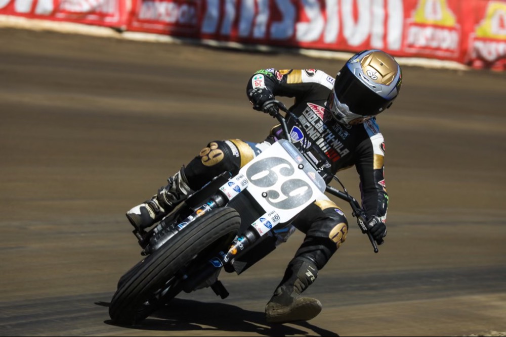 CardoSystems's tweet photo. Busy weekend at @CLTMotorSpdwy, with @sammyhalbert is heading to the last round of the @AmericanFlatTrk, and @frankiegarcia24 is on round 3 out of 4 of #superhooligan, leading the board.
🔵
🔵
🔵
#CardoSystems #AskForCardo #CardoFam #ProgressiveAFT #superhooligans🔵 https://t.co/XYFyz5vdPN