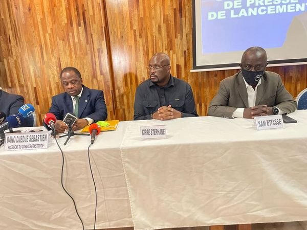 gbossouna's tweet photo. Conférence de presse du bureau du congrès constitutif du nouveau parti au Manhattan Suite Hotel.
#TeamPSK https://t.co/Ah8vbTPrSl