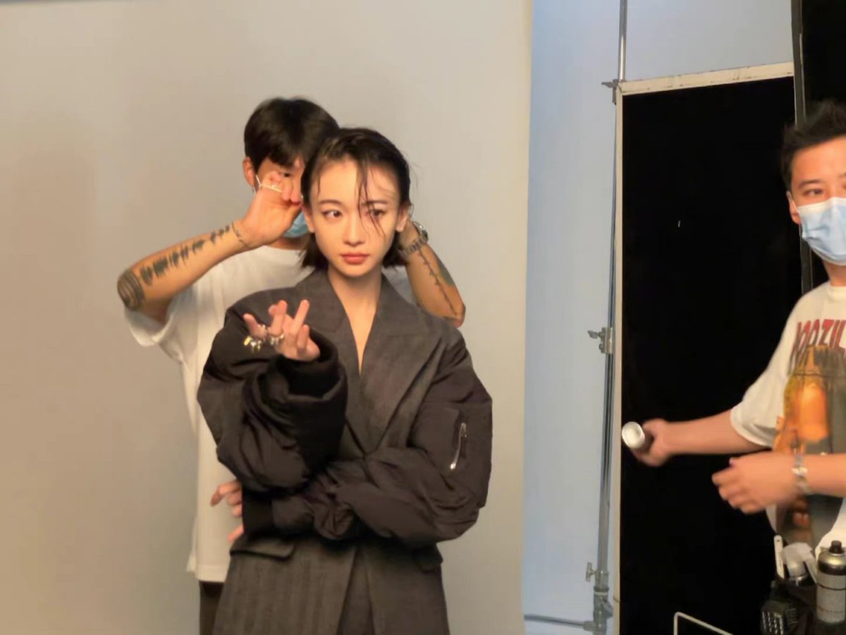 wujinyanph's tweet photo. More BTS photos from Wu Jinyan's Marie Claire photoshoot ✨

📷 by 小吴的杂技团没有才艺

#WuJinyan #吴谨言 #MarieClaire https://t.co/6x66B2K0SI