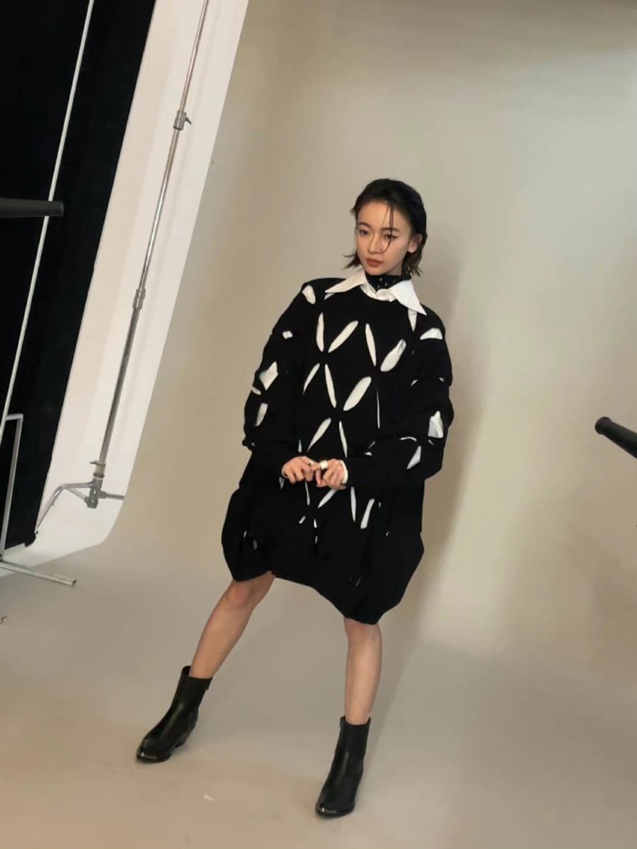 wujinyanph's tweet photo. More BTS photos from Wu Jinyan's Marie Claire photoshoot ✨

📷 by 小吴的杂技团没有才艺

#WuJinyan #吴谨言 #MarieClaire https://t.co/6x66B2K0SI