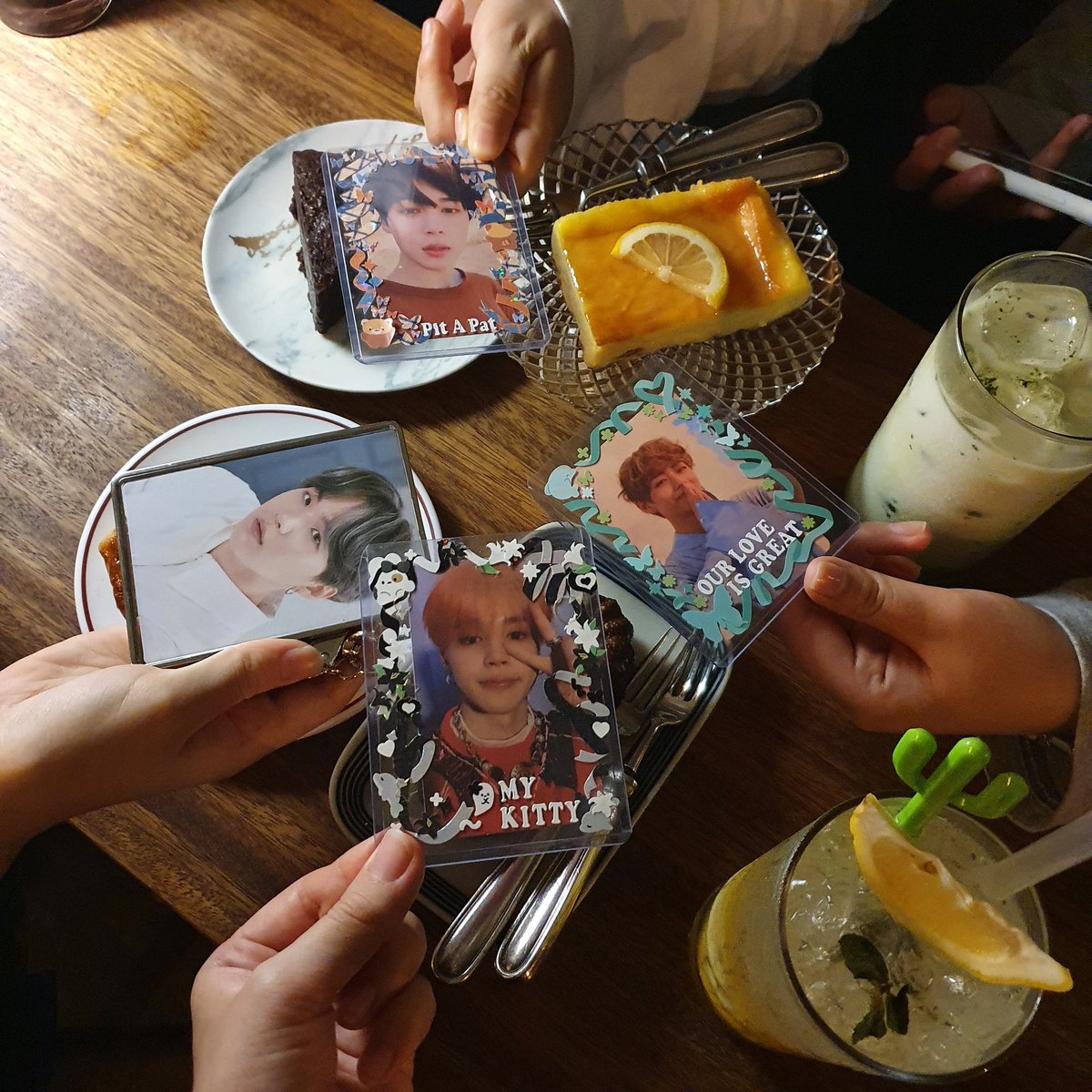 Soa_rmy's tweet photo. [#오늘의탱자] 
탱자와 함께한 오늘의 용산

얼굴보기 힘든 라봉이도 왔어요
학원다녀온 망개 수고했어요!

디저트가 나오는게 오래 걸리네요

-등촌칼국수용산점
-브랑쿠시

#탱자와_함께하는_저녁타임 #오랜만에_만나는_덕메_라봉

follow-> @SUGAX309_twt 
together-> @manggae_twt @sooooooooooo_ https://t.co/MMRyzWRwK8