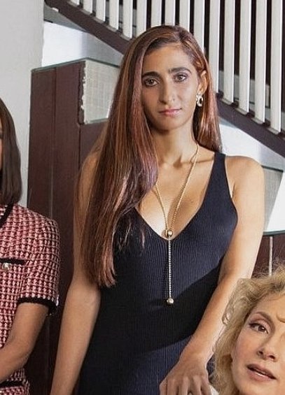 archivealbaf's tweet photo. alba is in the cast of "Sagrada Familia", new Netflix serie https://t.co/oAc7dKg00Q