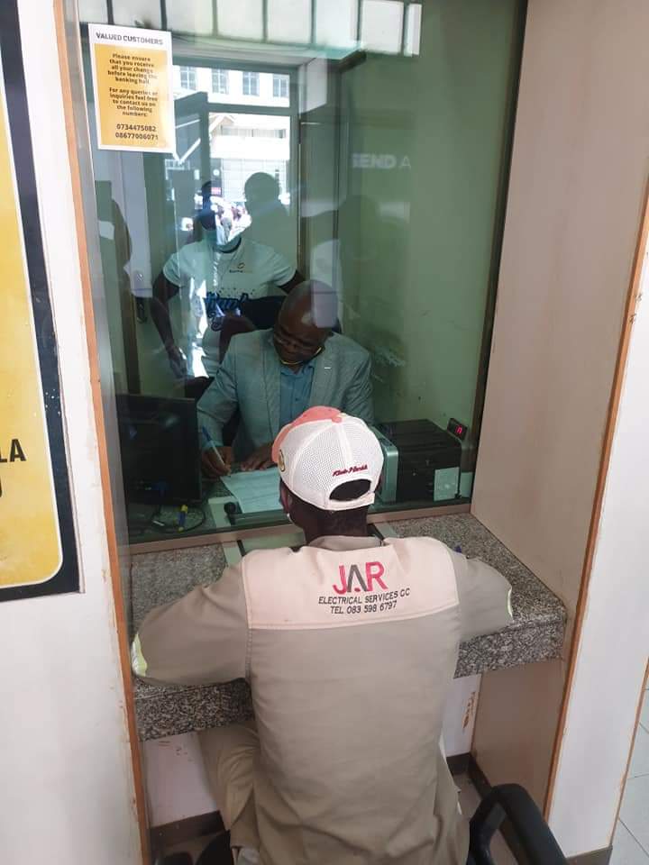 homelink_zim's tweet photo. At your service our MD Dr Matembo serving customers.
#CustomerServiceWeek2021 
#ThePowerofService https://t.co/WUgHR1xBah