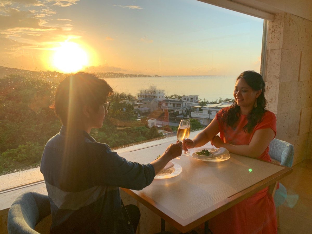 eri_urasaki's tweet photo. 撮影風景🌅
 
本当にこんなところでプロポーズされたい😍💗
 
 #沖縄  #リゾートチャペル  #恩納村  #サンセット  #モデル  #プラスサイズモデル  #撮影  #シャンパン  #ウェディング  #プロポーズショット https://t.co/MxPByuS7NF