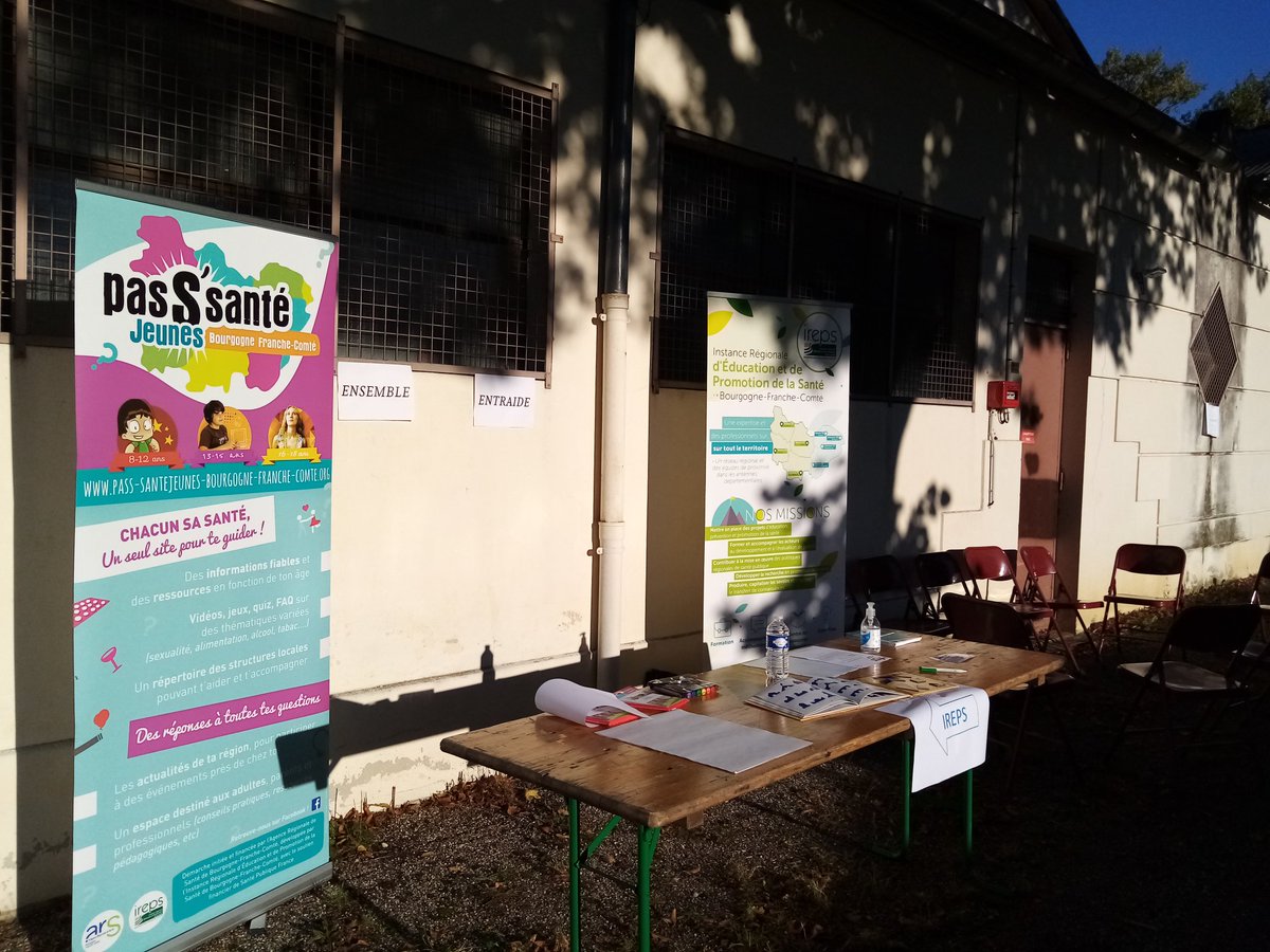 ACagneIrepsbfc's tweet photo. Challenge "1 pour tous,tous ensemble"
Organisé par #infojeunessejura
Animation par #irepsbfc d'un atelier #passsantejeunes sur la coopération à destination des collégiens du Jura. Au programme Tangram, devinettes et création d'affiches.
Plus de 200 élèves présents au stade de LLS https://t.co/w7W1Ir3m9Z