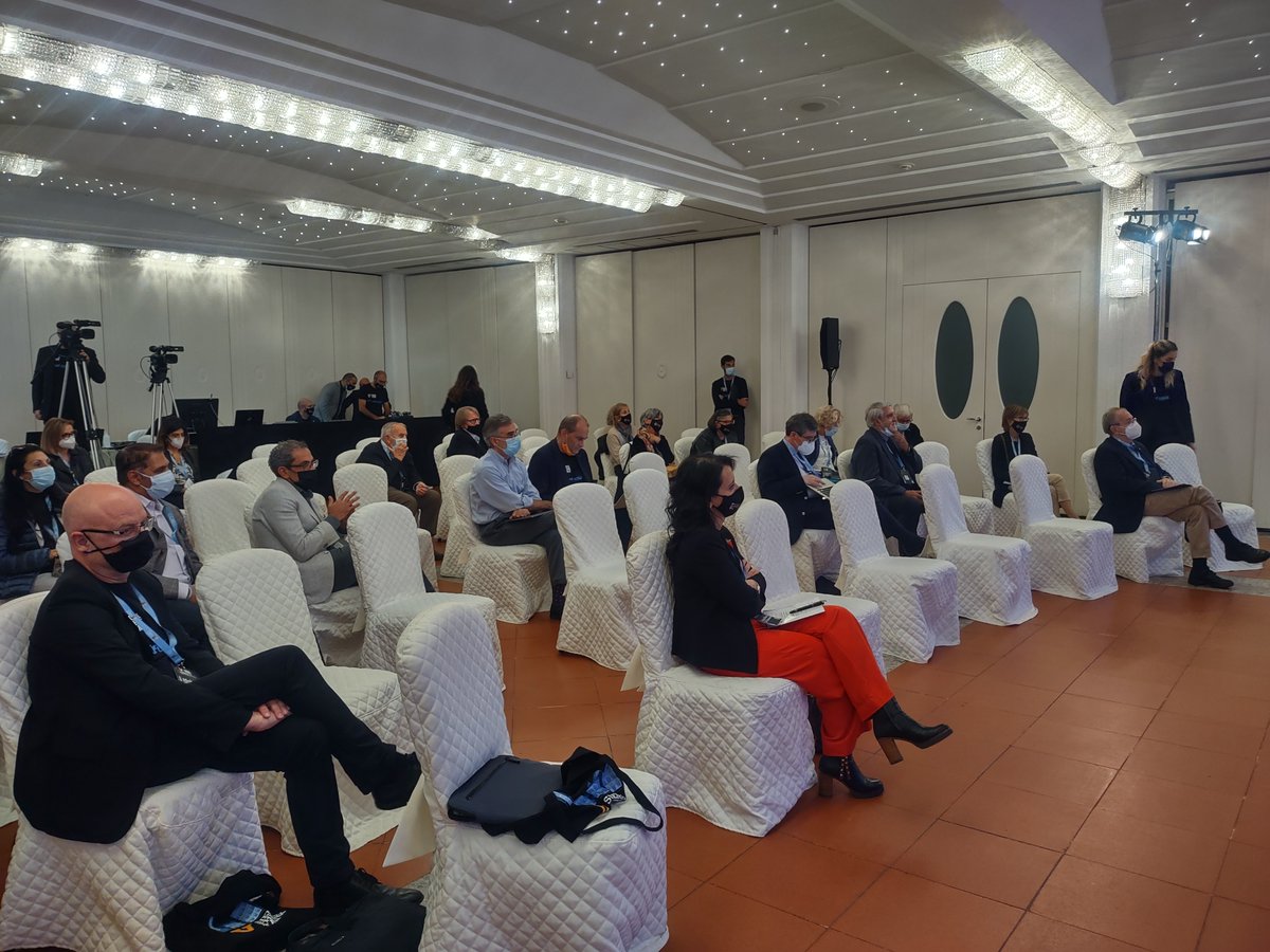 NIBITSIENA's tweet photo. Now has finish the first session of brain tumors with a very interactive discussion. Stay tuned! #thinktank2021 #immunotherapy @BernardAFox @parkerici https://t.co/KeCbKW4LAy