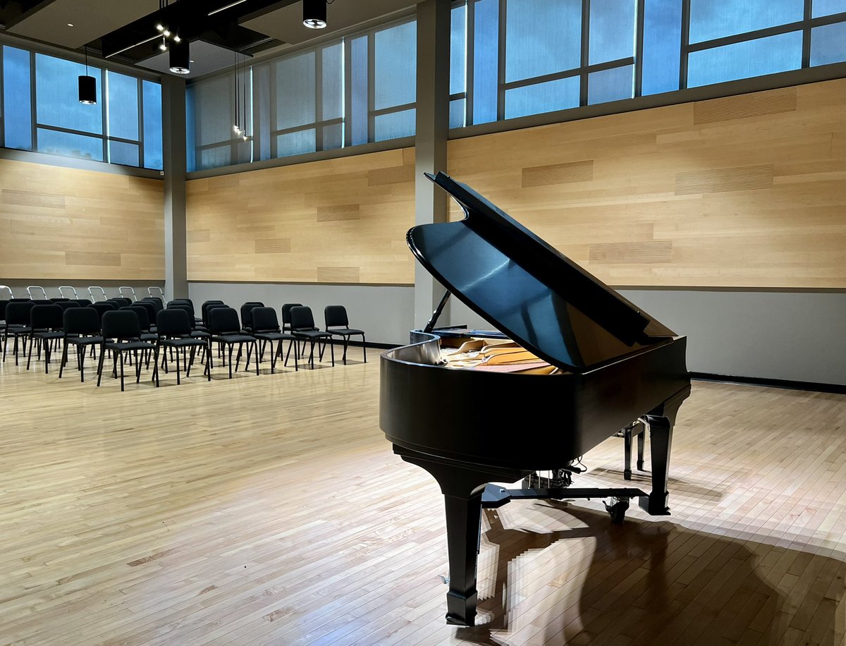 GTeissonniere's tweet photo. Very much enjoyed playing for a captive live audience at @KentState University at Stark last night, and look forward to returning for a master class next Monday! #beethoven #piano #recital #opus109 #opus110 #opus111 #newcd #steinwaypiano #pianistlife @SteinwayAndSons https://t.co/4CurIUEir3