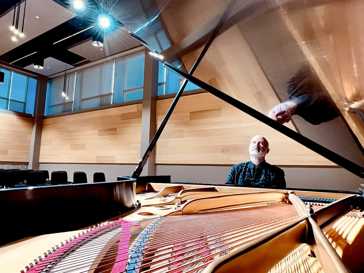 GTeissonniere's tweet photo. Very much enjoyed playing for a captive live audience at @KentState University at Stark last night, and look forward to returning for a master class next Monday! #beethoven #piano #recital #opus109 #opus110 #opus111 #newcd #steinwaypiano #pianistlife @SteinwayAndSons https://t.co/4CurIUEir3