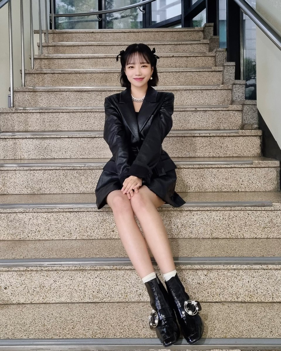 JOYURI_offcl's tweet photo. [#유리스팟] 2021.10.08 뮤직뱅크 &amp; 영상통화 팬사인회 1회차🖤

#조유리 #JOYURI #チョユリ
#지금은_몇시_조유리의_GLASSY✨ https://t.co/QaKEsd1d4r