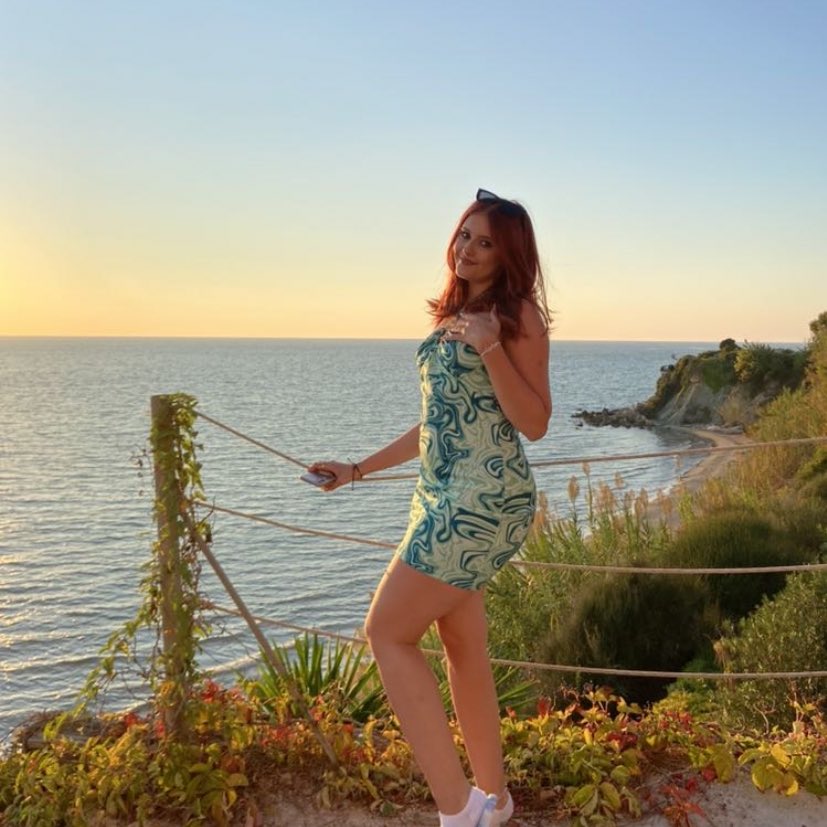 I’m in Greece and I’m living the dream omg guys