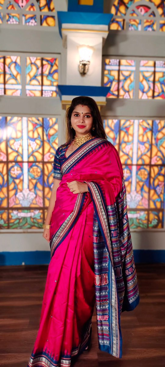 tanaya_p's tweet photo. 280 characters not enough to describe how astonishingly stunning Dongria Sarees are! #HandloomsofOdisha #TribalHandloom https://t.co/RhWBoVwLPT