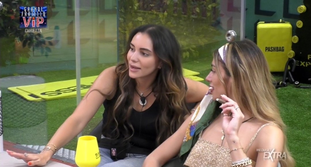 barcheavela's tweet photo. Ma queste due insiemeee!😍
Non succede perché non succede ma se succede....

Le amerei troppo! Che forza  #gfvip https://t.co/9JjE9VYbVc