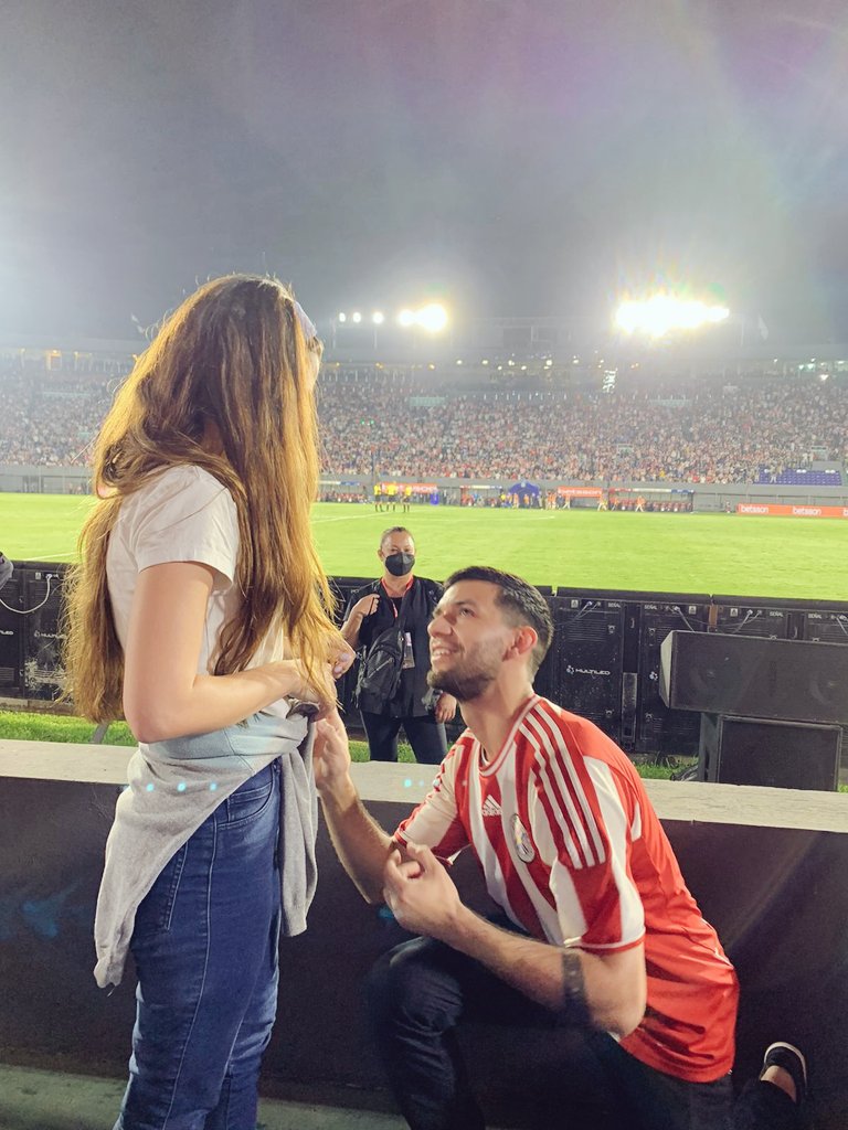 FurlerElisa's tweet photo. Me caso con el amor de mi vida 💍❤ En todos lados voy a publicar pq esta felicidad no se puede explicar 😭 https://t.co/x6vw2lBZv5