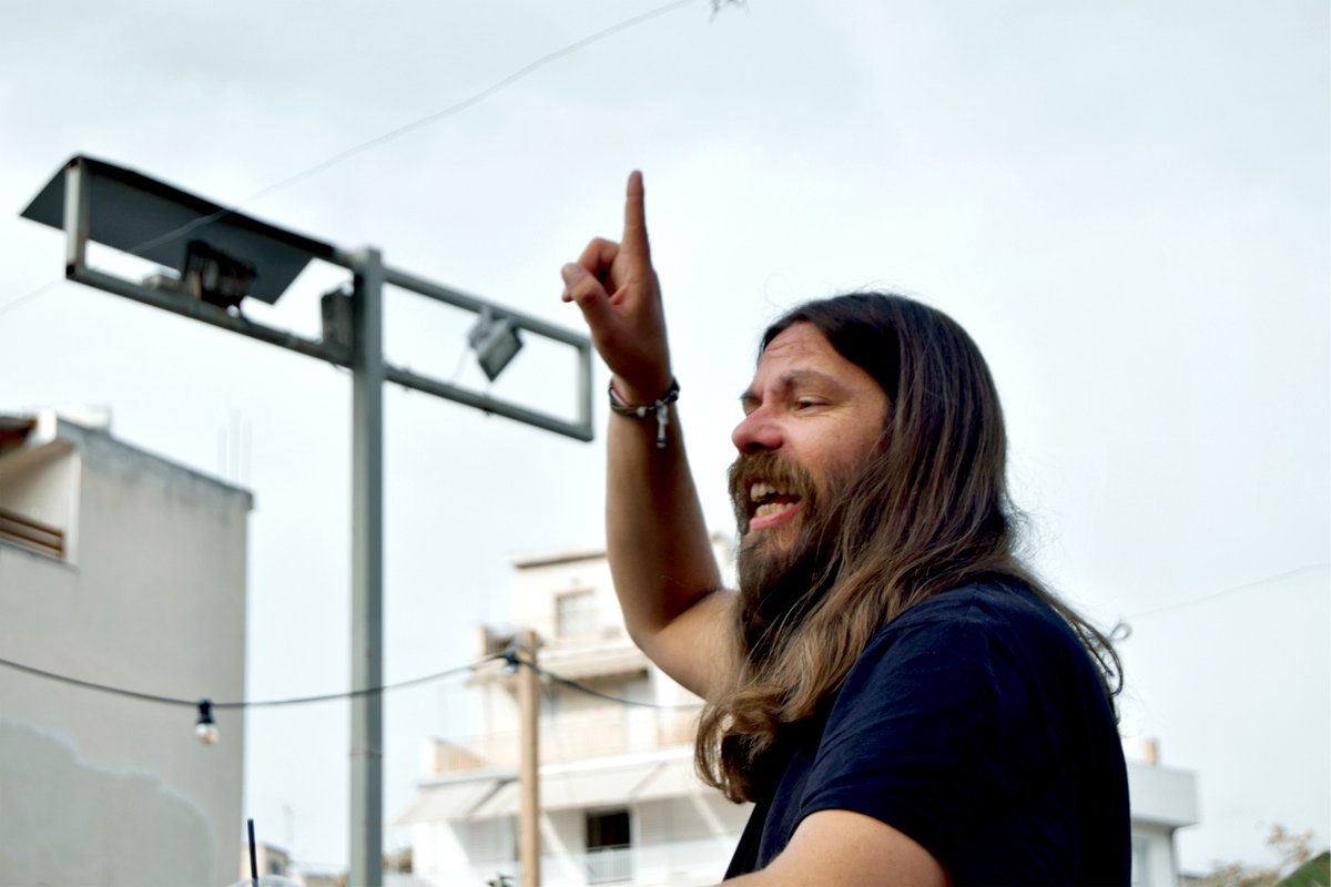 LZAcreative's tweet photo. Rehearsal Al Fresco : @dionmak yesterday at Fabrica Athens working through Ο Βασιλιάς 👑🚬
​​Από το Λονδίνο για μία μόνο παράσταση στην Αθήνα! Στα ελληνικα!
Ένας σατιρικός μονόλογος...Μια ωδή στην κακοτυχία
 Σάβ. 16 Οκτωβρίου, 7:30 μ.μ 
🎟 https://t.co/pyP4iQzUKc https://t.co/tegAHDuNB5