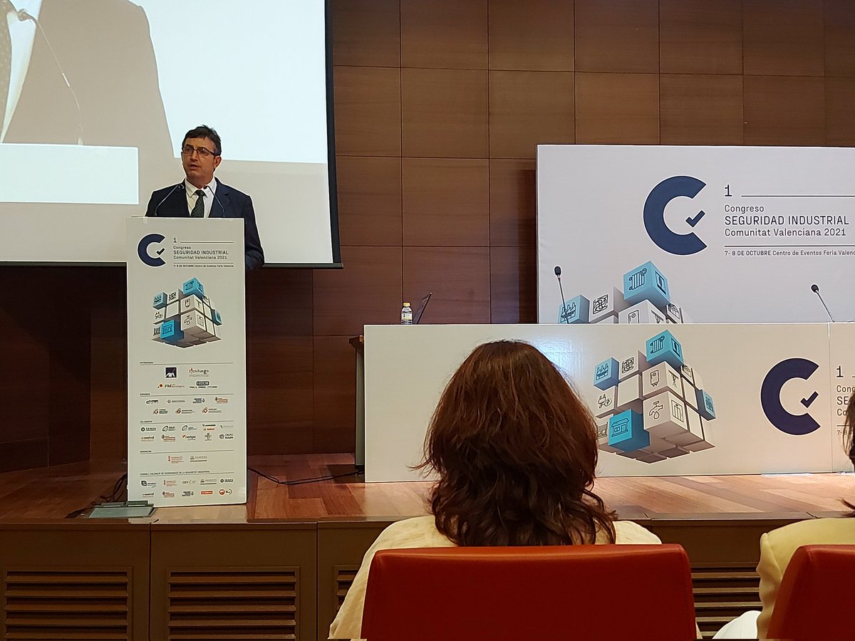 congresoSIcv's tweet photo. El presidente de @FEMEVALes y de la comisión de Industria de @CEV_CV, Vicente Lafuente, clausura el I Congreso de #SeguridadIndustrial de la Comunitat Valenciana, el primero de este tipo que se realiza en España.
#congresSI #SISeguretatIndustrial https://t.co/ujycM56SpB