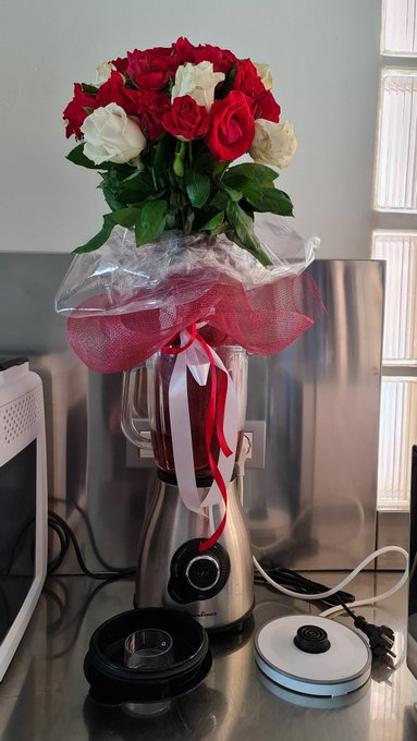 Didn't had a vase! 😅 https://t.co/t06uau4MQT<a href="/tag/sunday"class="tags"><span>#sunday</span></a>