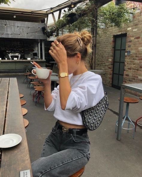IavenderfieIds's tweet photo. ahhh overpriced coffee https://t.co/mkBzW1TNl1