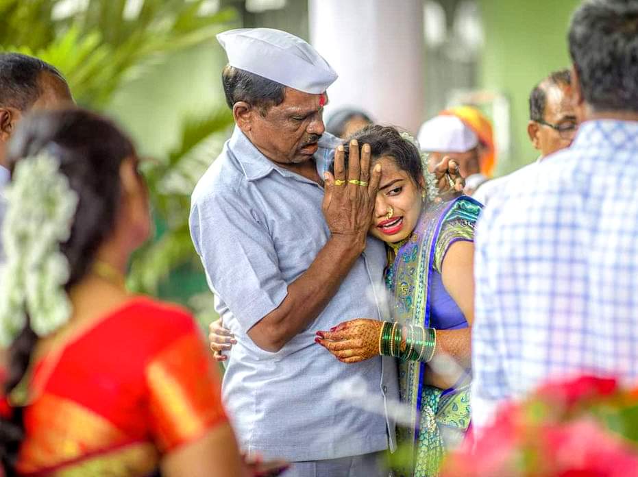 बीस बरस तक 👘..बाप उधड़ता है थोड़ा थोड़ा ।।
तब सिलता है एक👛 ..बेटी की शादी का जोड़ा❣️

💜#अनपढ़_प्रेमी🖤
@Vr3035 <a href="/SantoshMeena26/">𝙎𝙖𝙣𝙩𝙤𝙨𝙝 𝙈𝙚𝙚𝙣𝙖 Dausa</a> @Dishu_26H <a href="/BhagwatiSoni19/">Bhagwati Soni</a> <a href="/shivani7181/">शिवानी शर्मा(उदेंनिया)❤️</a> <a href="/Choudhary_Annuu/">MG Choudhary 🚜🇮🇳</a>