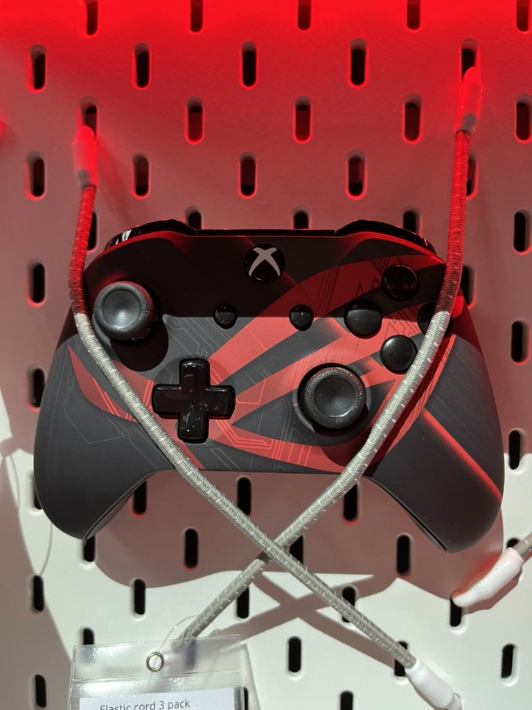 JustMeeVicky's tweet photo. Dropped by the @ASUS_ROGUK stand at #EGX and spotted this 👀….please make these! https://t.co/dSXD5Cl2Lu